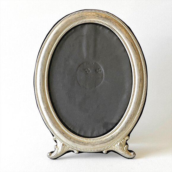 Vintage Elegance® Silver Plated Oval Decorative Picture Frame w/ Patina Footed - Picture 1 of 9